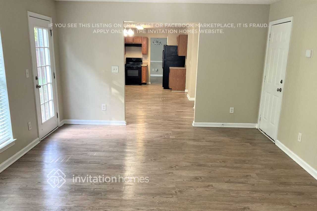 1027 Lear Dr - Photo 7 of 24
