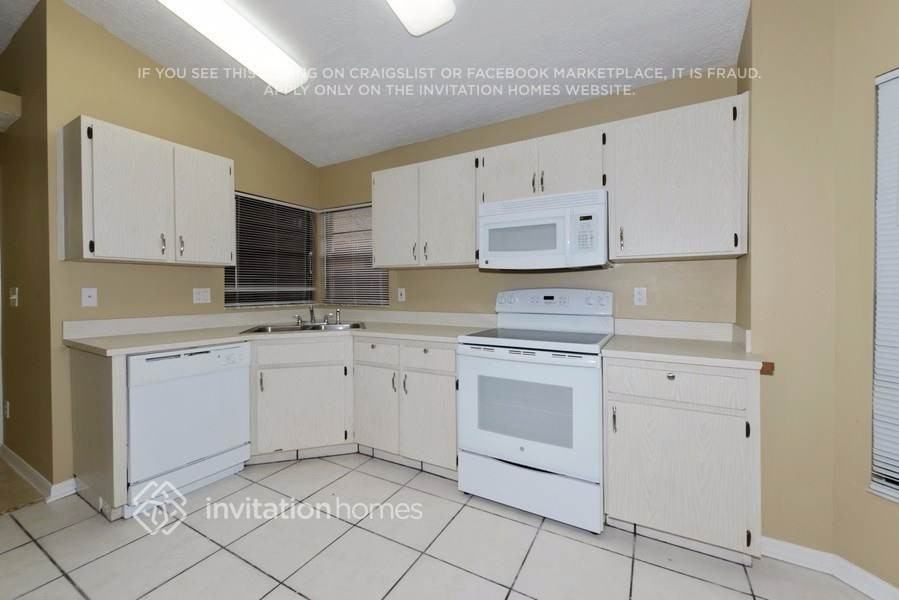 5422 Friarsway Dr - Photo 4 of 14