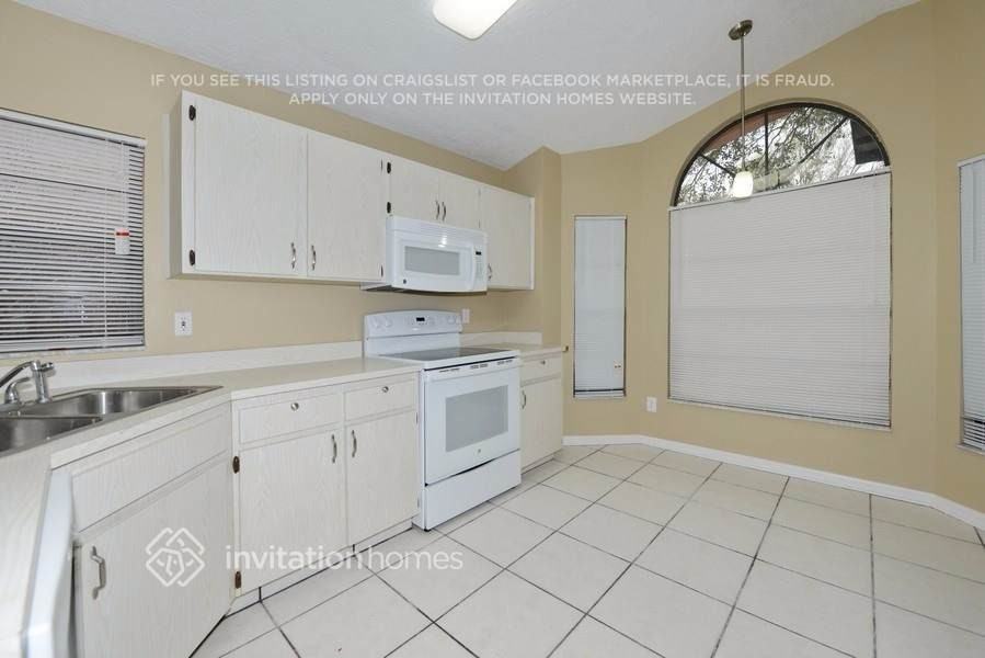 5422 Friarsway Dr - Photo 5 of 14