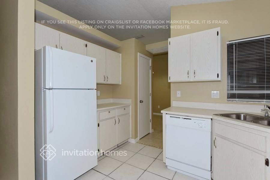 5422 Friarsway Dr - Photo 6 of 14
