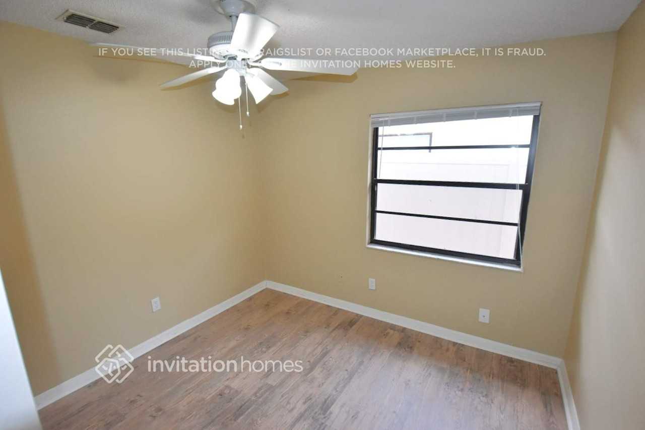 5422 Friarsway Dr - Photo 7 of 14