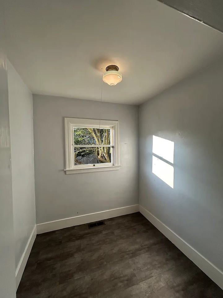 1227 Hopkins St #1 - Photo 3 of 16