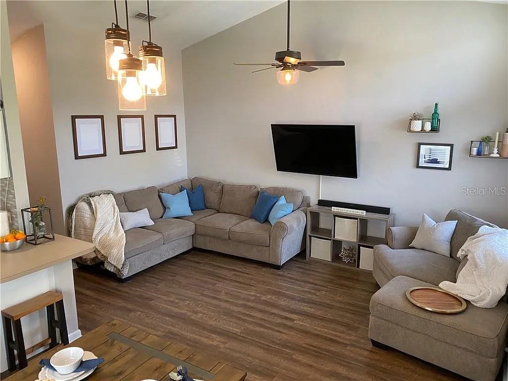 2839 Sw 39th Ave #1 - Photo 4 of 42
