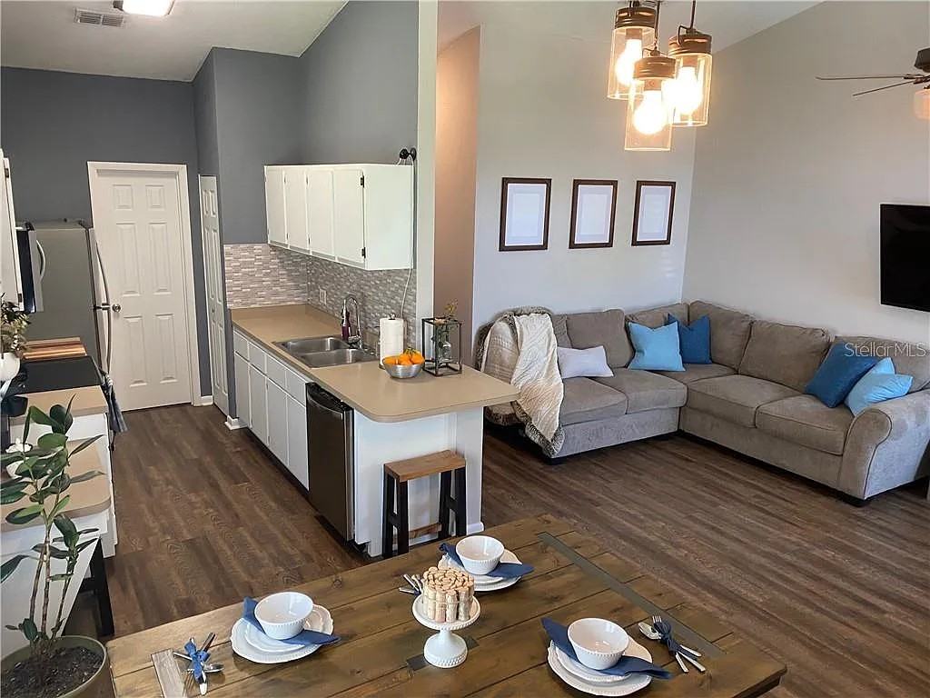 2839 Sw 39th Ave #1 - Photo 5 of 42