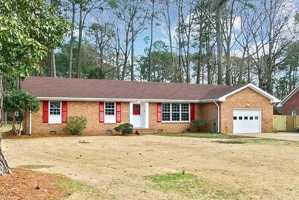 featured image of 205 Woodford Dr #1