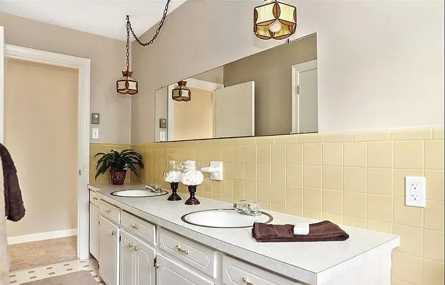 205 Woodford Dr #1 - Photo 4 of 33