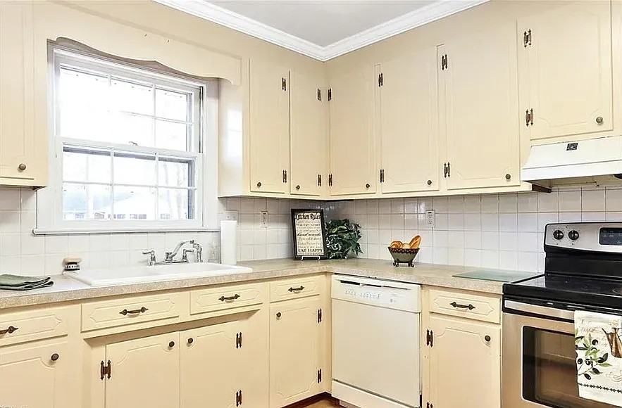 205 Woodford Dr #1 - Photo 7 of 33