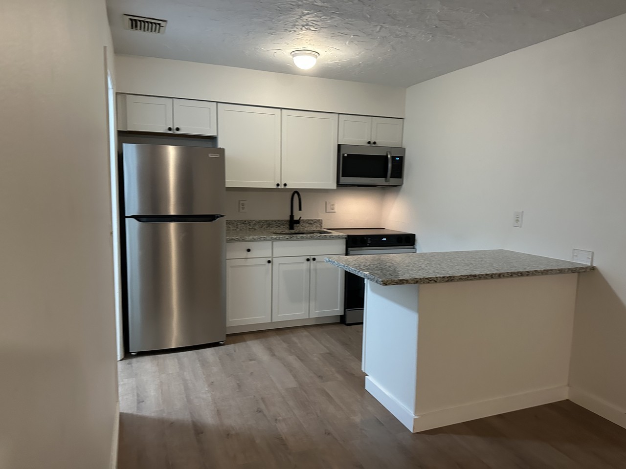 2931 Se 52nd Ave #C - Photo 3 of 17