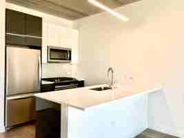 featured image of N Clarendon Ave & N Broadway