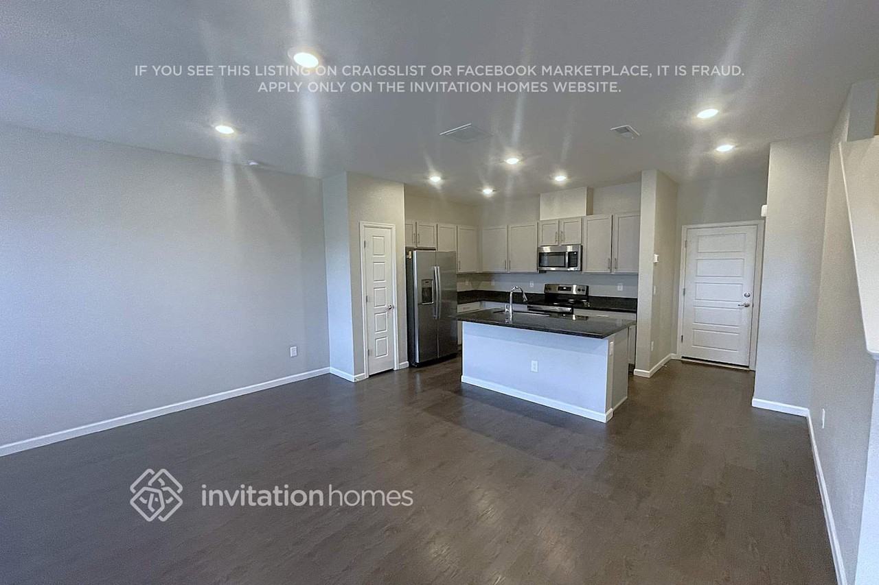 24375 E Montana Ave - Photo 6 of 23
