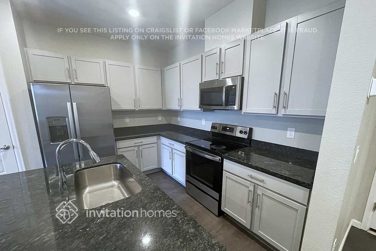 24375 E Montana Ave - Photo 7 of 23