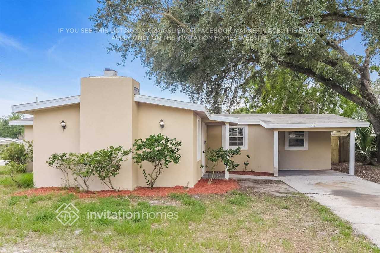 711 Starke Lake Cir