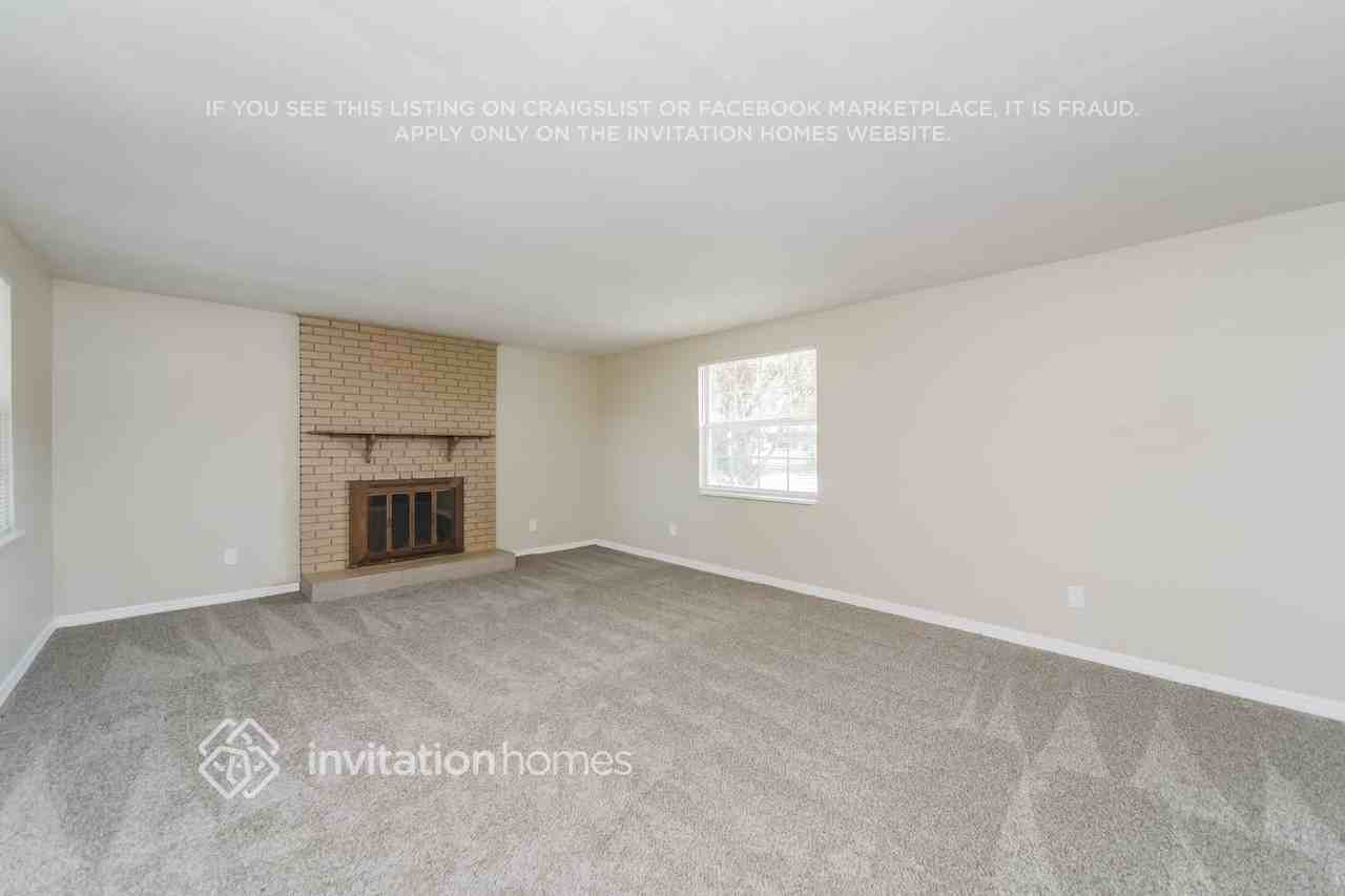 711 Starke Lake Cir - Photo 4 of 17