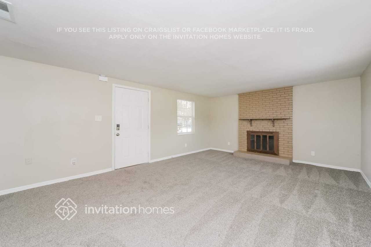 711 Starke Lake Cir - Photo 5 of 17