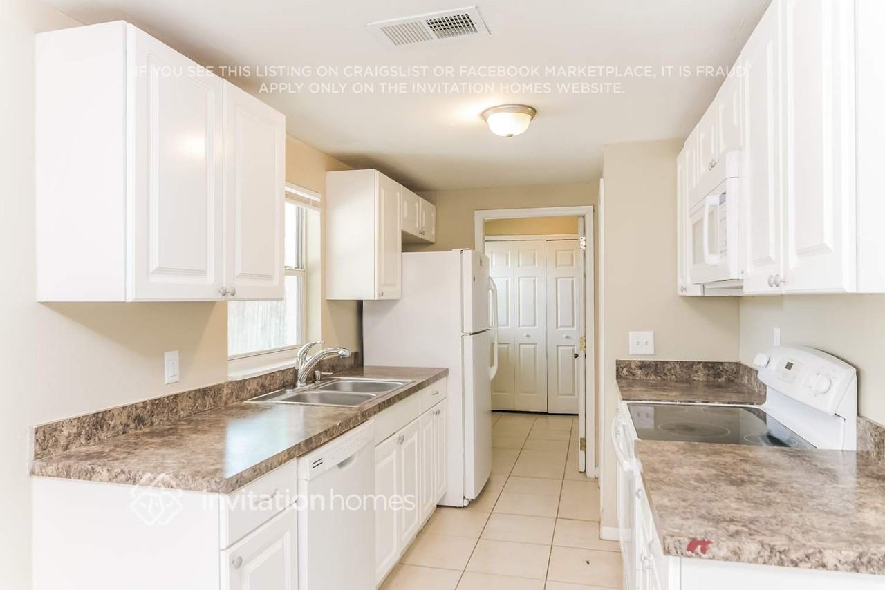 711 Starke Lake Cir - Photo 7 of 17