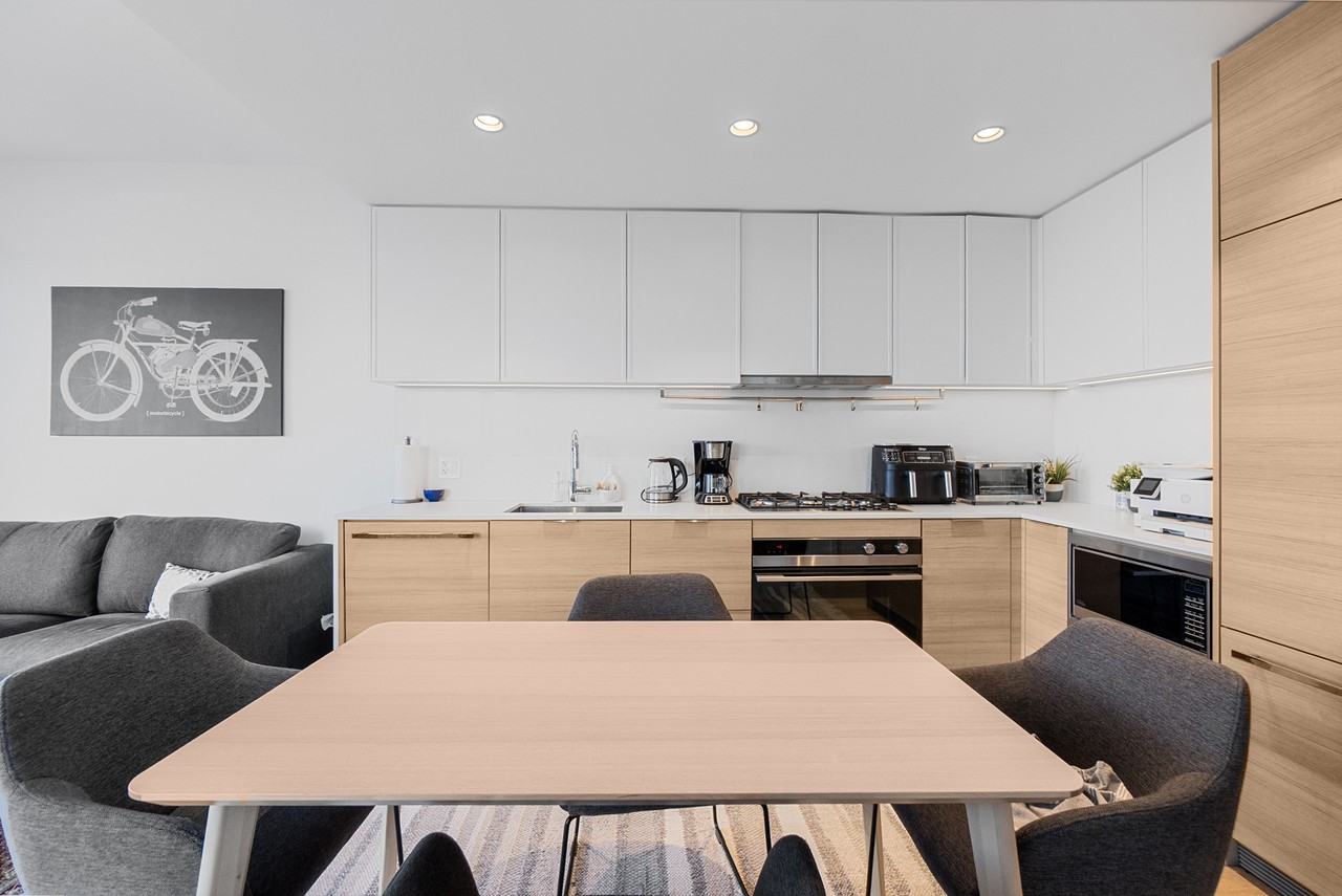 1045 Austin Avenue #1806 - Photo 4 of 35