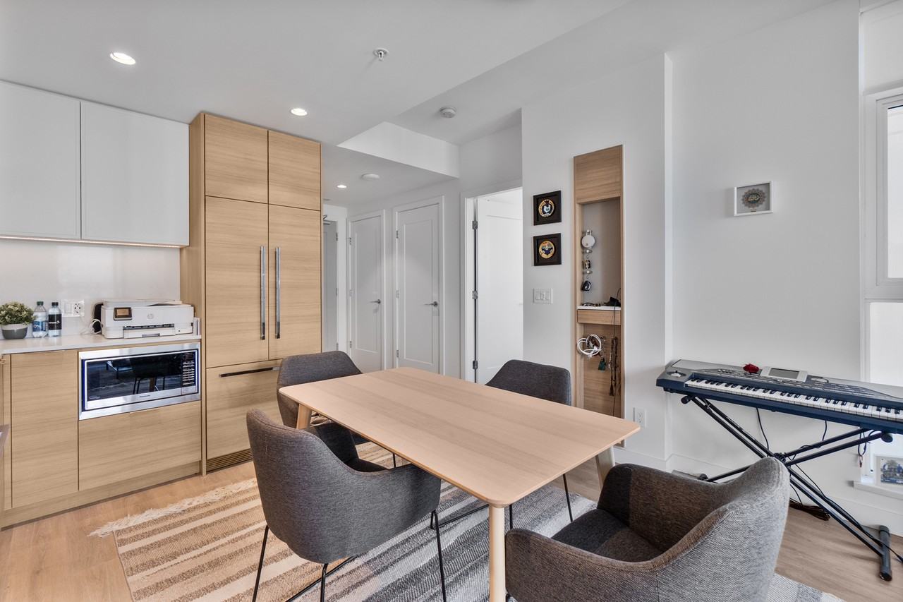1045 Austin Avenue #1806 - Photo 6 of 35