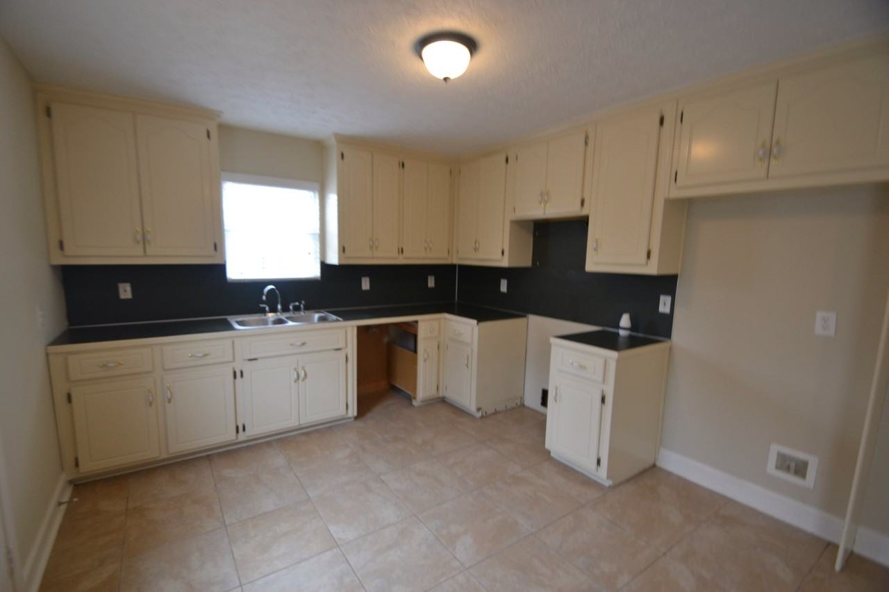 109 Copper Mine Ln - Photo 3 of 13