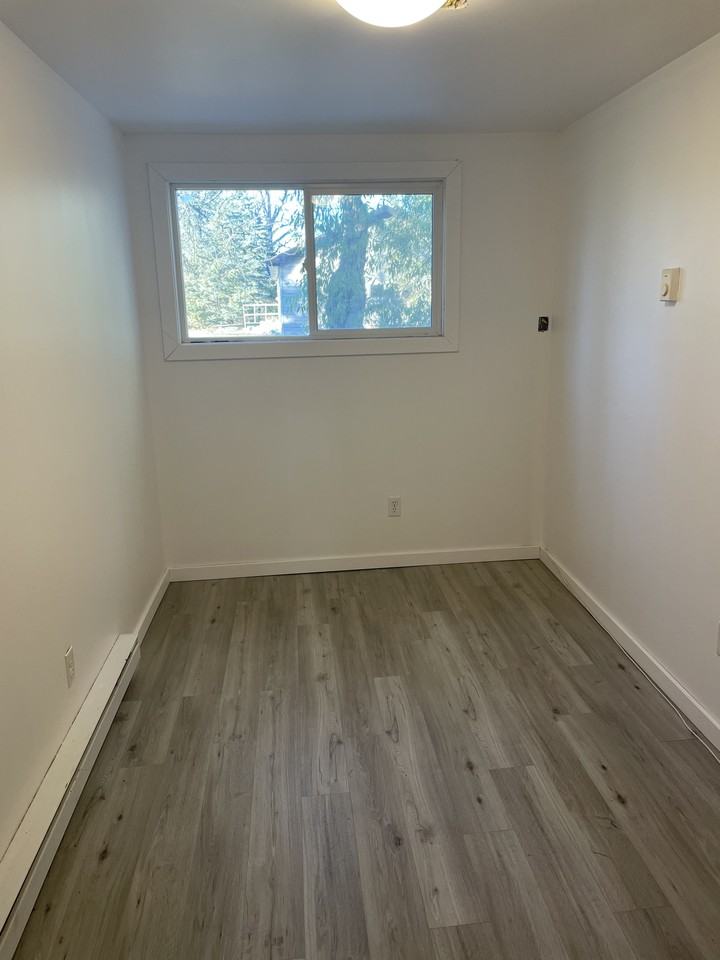 319 Center Avenue - Photo 3 of 6