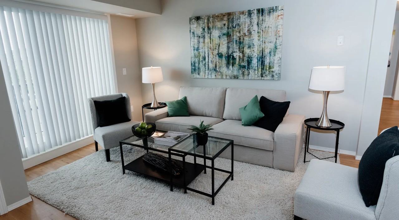 South Pointe Terrace - Photo 4 of 14