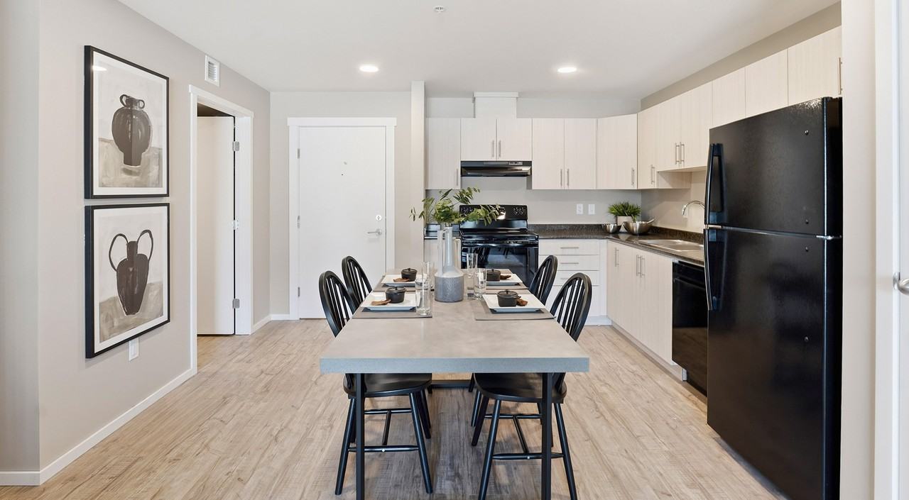 Silverside Pointe - Photo 3 of 19