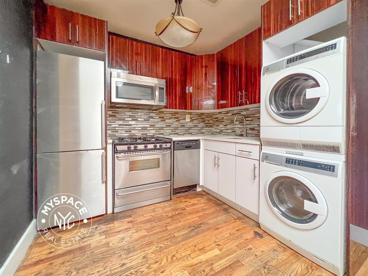 1044 Putnam Ave #4 - Photo 4 of 15