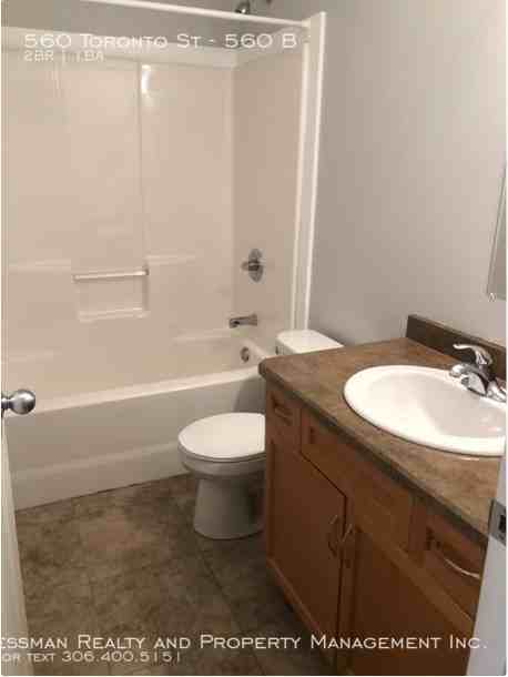 560 Toronto St - Photo 6 of 14