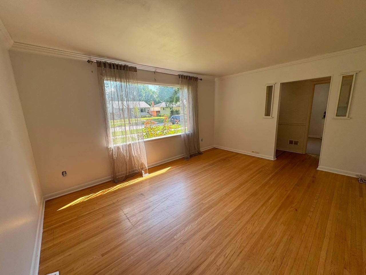 321 Lockwood St - Photo 6 of 26