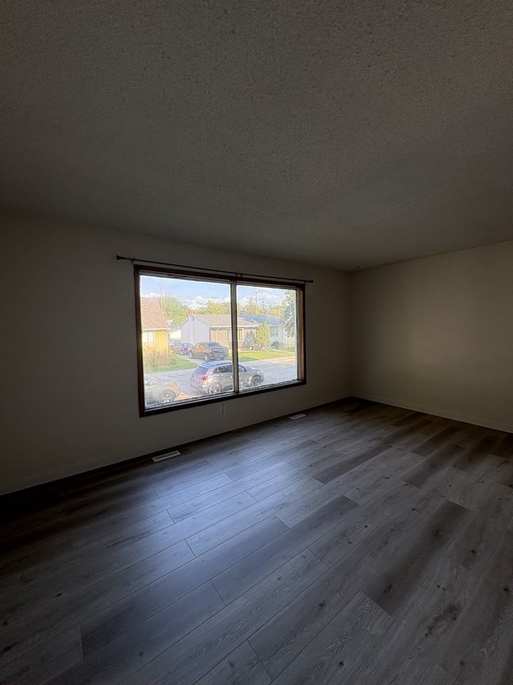 496 King Edward St - Photo 2 of 17
