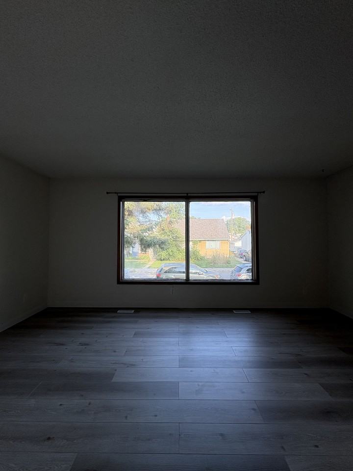 496 King Edward St - Photo 3 of 17