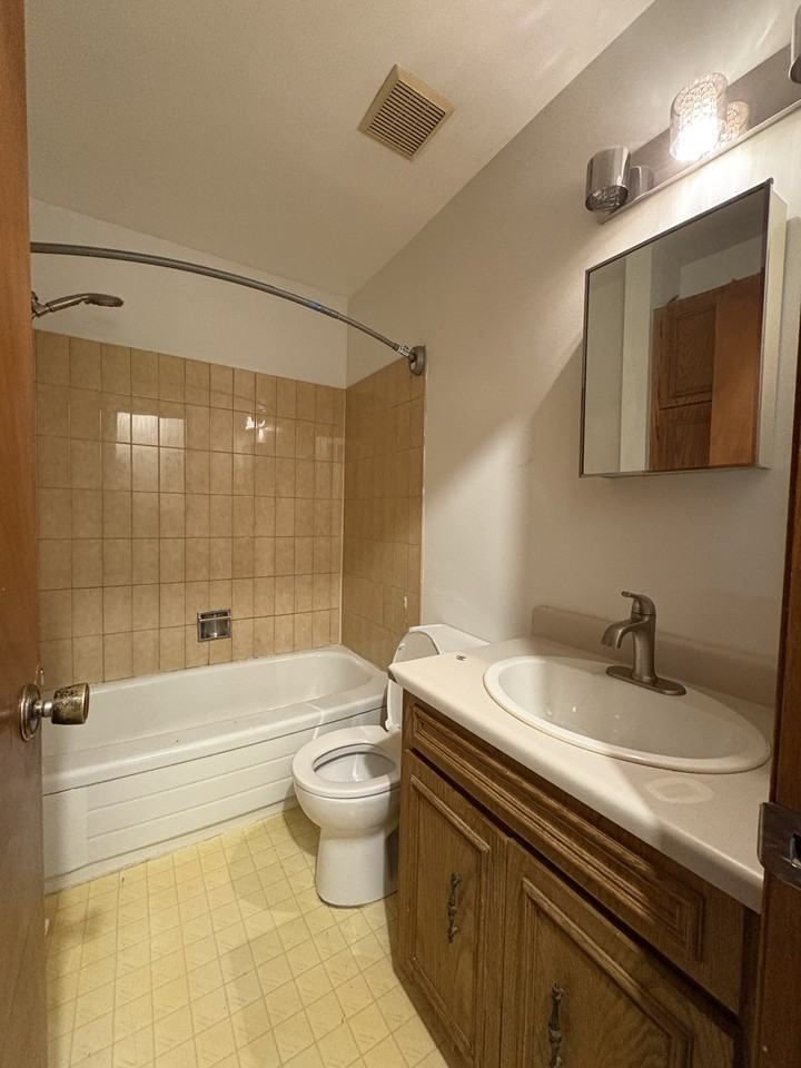 496 King Edward St - Photo 7 of 17