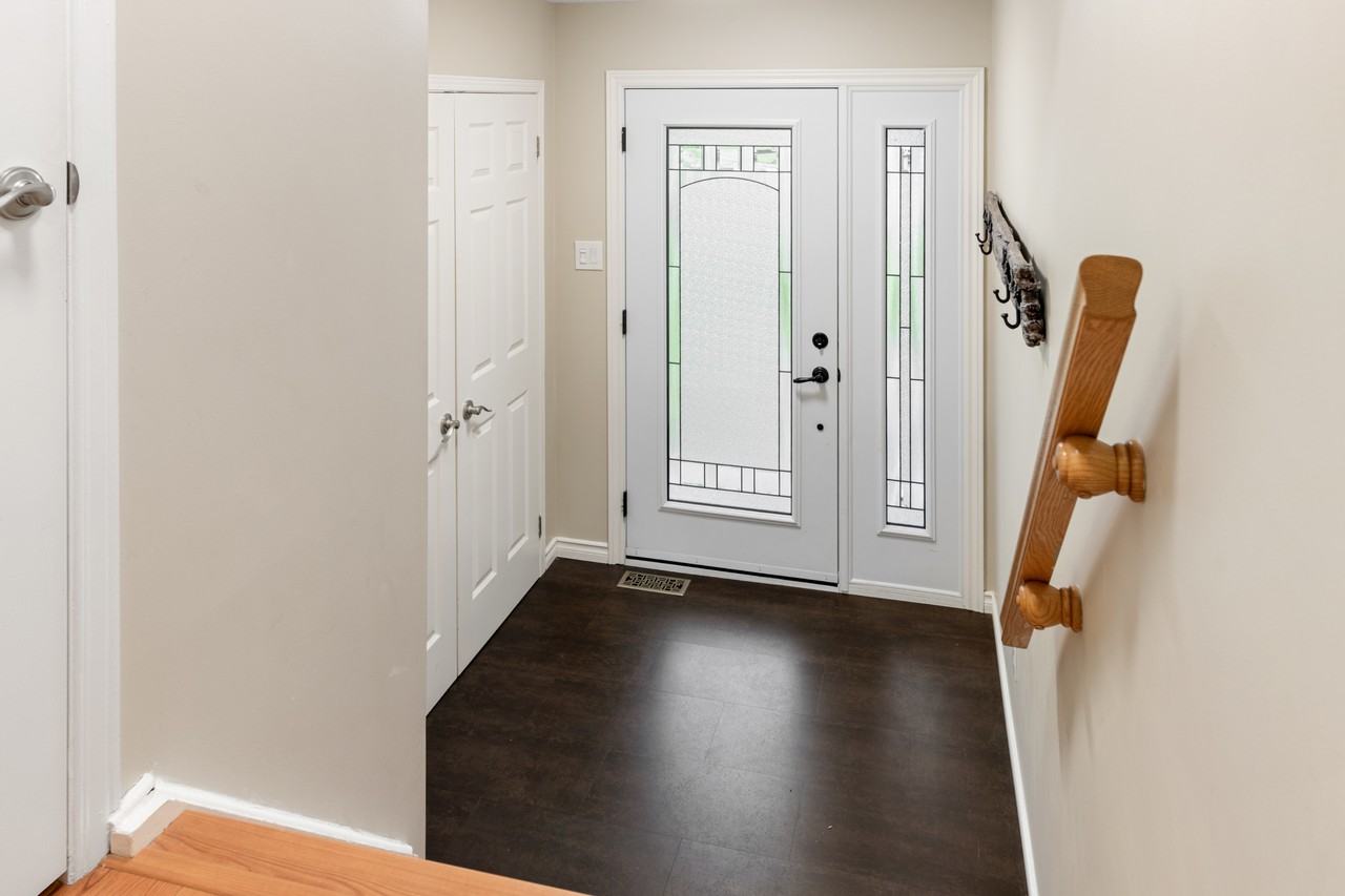41 Hawley Cres - Photo 4 of 36