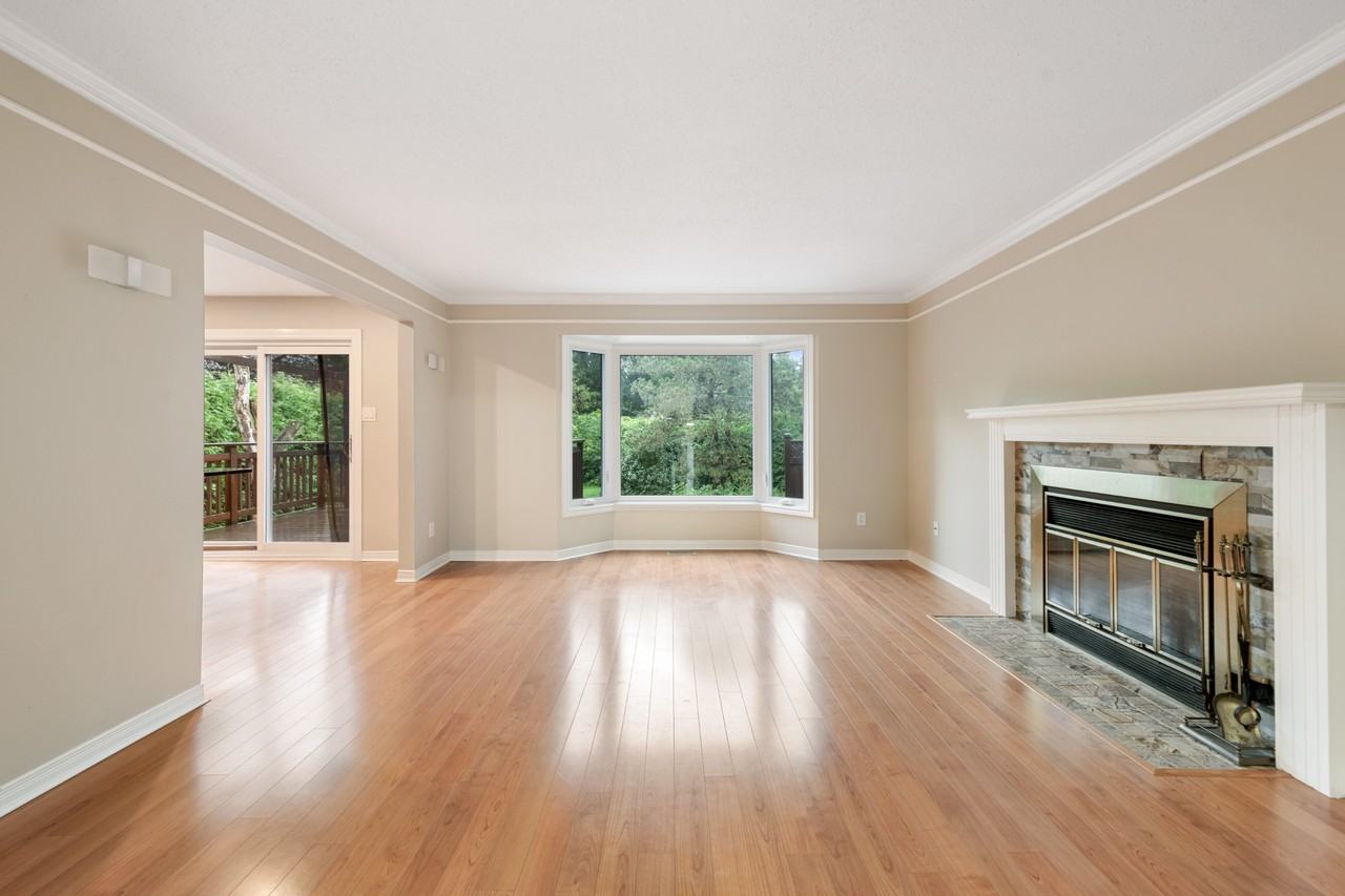 41 Hawley Cres - Photo 7 of 36