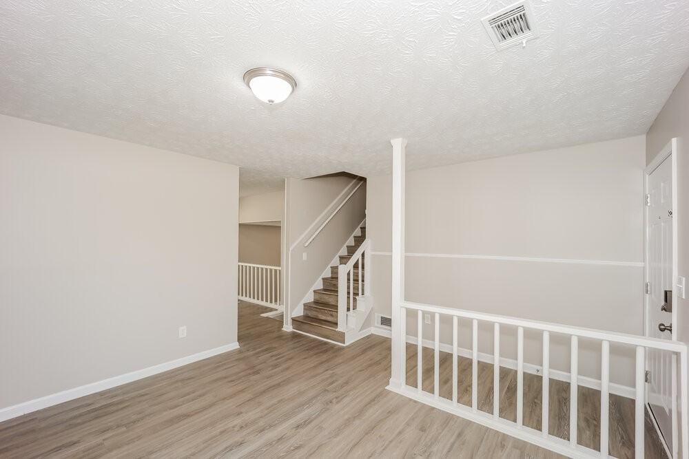 1037 Lombardy Way - Photo 5 of 17