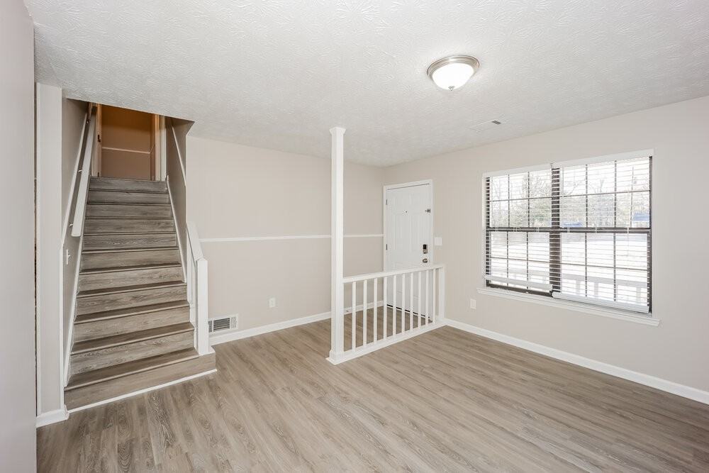 1037 Lombardy Way - Photo 6 of 17