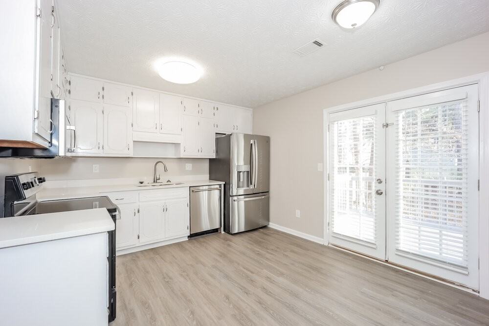 1037 Lombardy Way - Photo 7 of 17