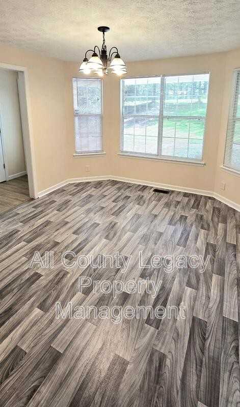 425 Sunset Dr - Photo 3 of 8