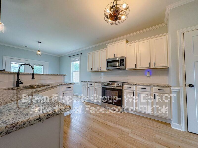 300 Saint Matthews Church Rd - Photo 3 of 37
