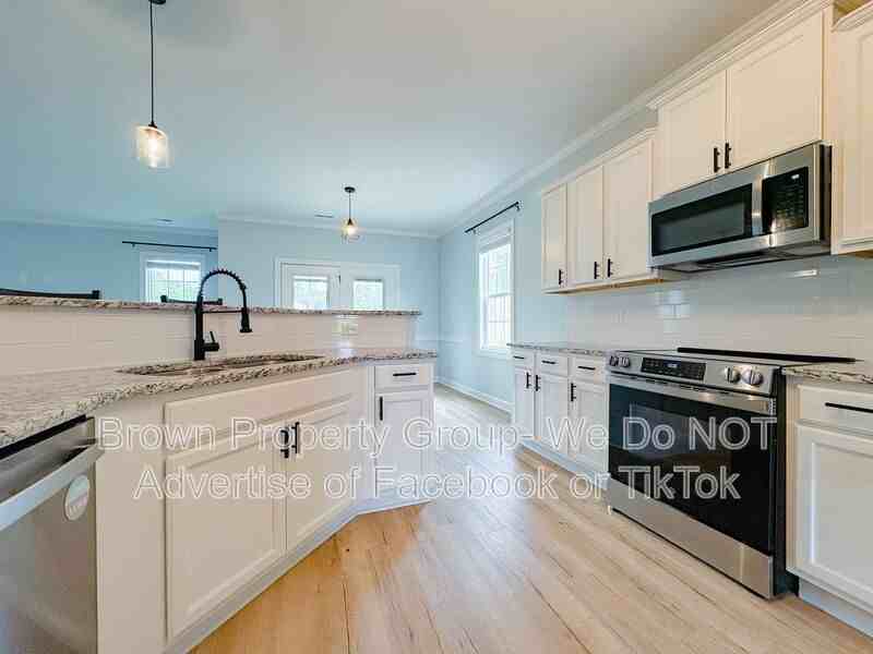 300 Saint Matthews Church Rd - Photo 4 of 37