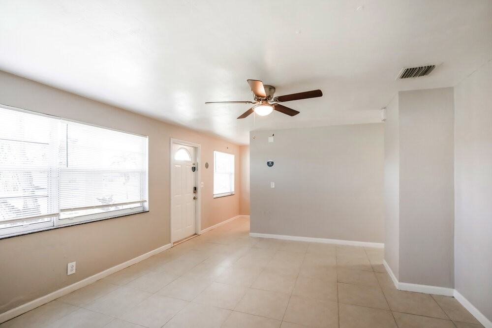 157 Ne 6th St - Photo 5 of 16