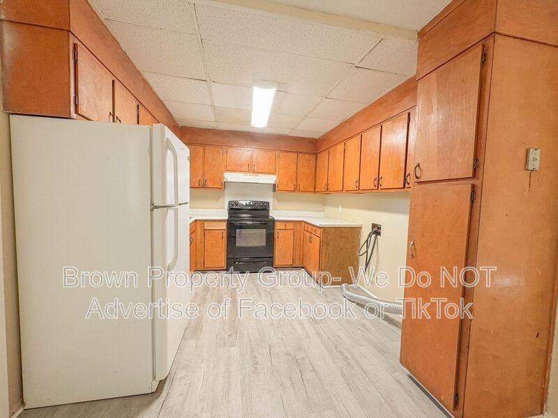 2310 Barrington Cir - Photo 4 of 13