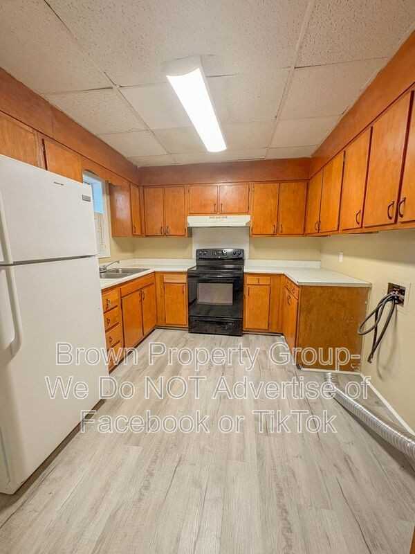 2310 Barrington Cir - Photo 5 of 13
