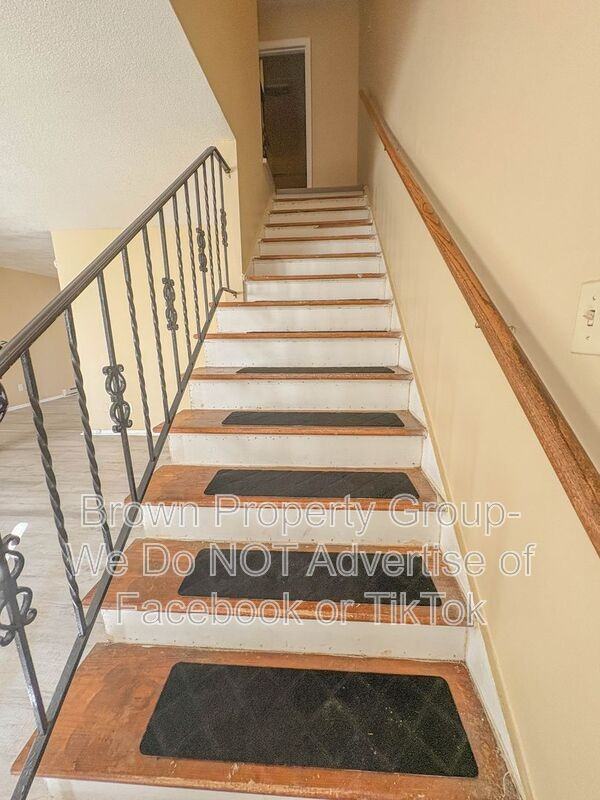 2310 Barrington Cir - Photo 6 of 13