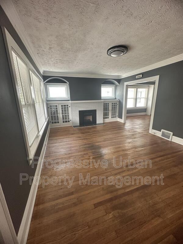1337 W 106th St #2 - Photo 3 of 36