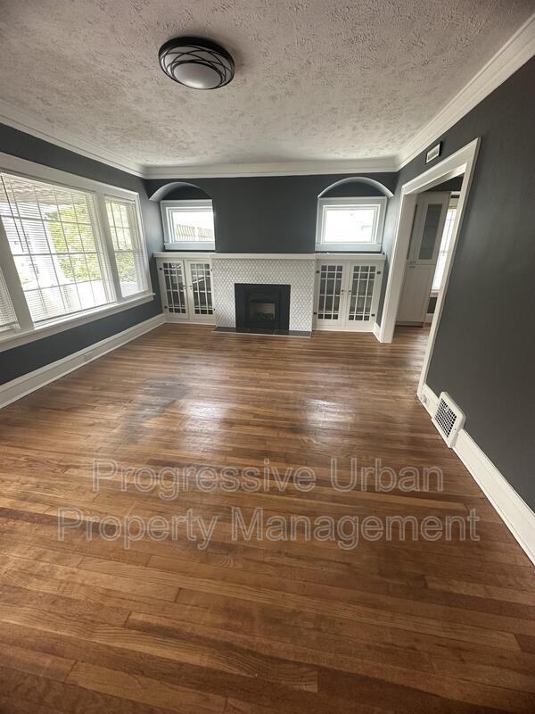 1337 W 106th St #2 - Photo 4 of 36