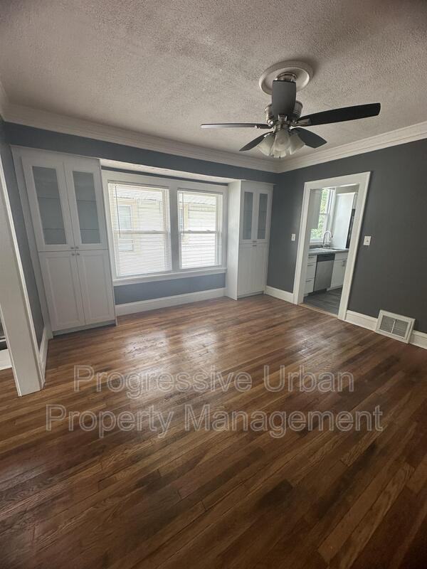 1337 W 106th St #2 - Photo 5 of 36