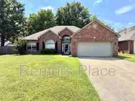 featured image of 204 N Magnolia Ct