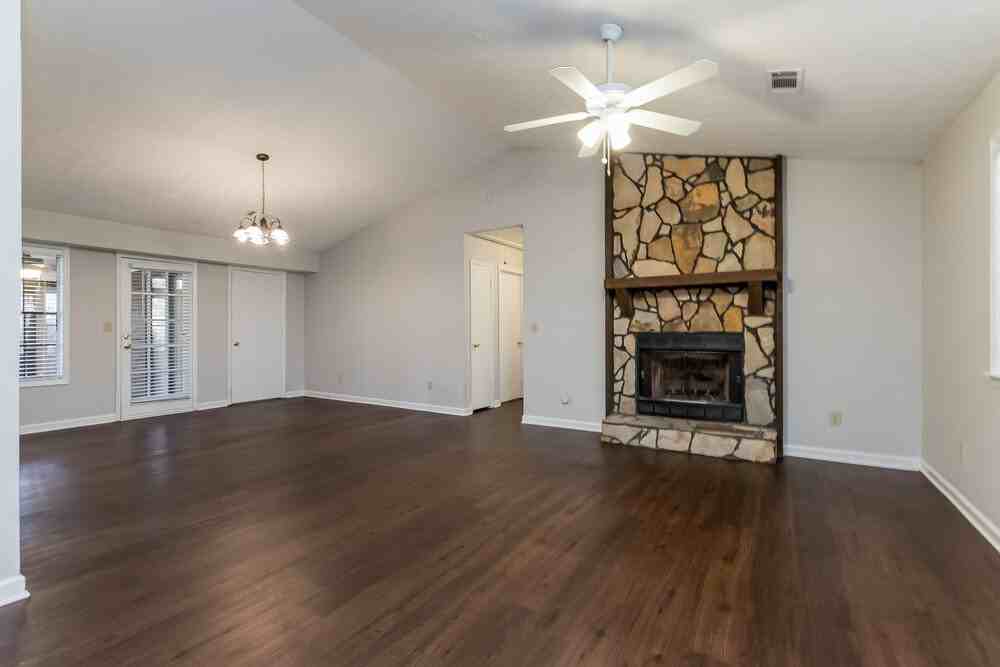 3048 Jonathan Ct - Photo 3 of 16