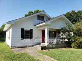 featured image of 811 E 15th St