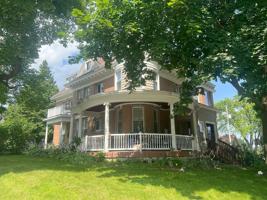 featured image of 147 S 8th Ave